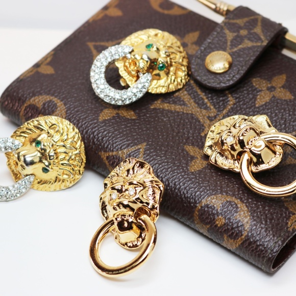 ✨ VINTAGE KJL Lion's Head Doorknocker Earrings 🌟 - Picture 16 of 16